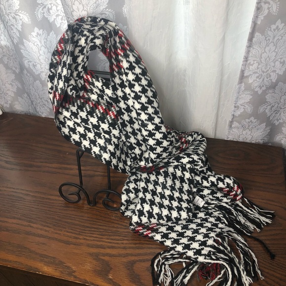 Accessories - Houndstooth wrap scarf 70” long